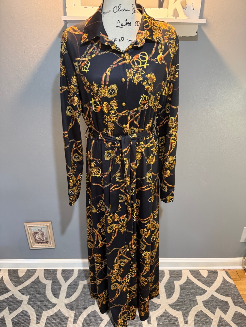 BLACK & GOLD CHAIN-PRINT LONG SLEEVE MAXI DRESS